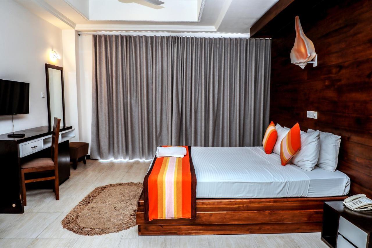 The Valampuri Hotel Jaffna Exterior foto